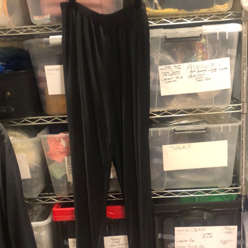 &M Richards. Flowy loungy- type pants. Elastic waist.. Extra large fit. Black
